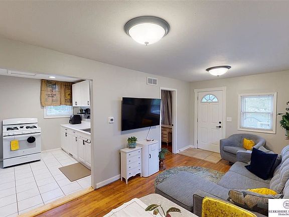 4th image of 2512 N 88th St