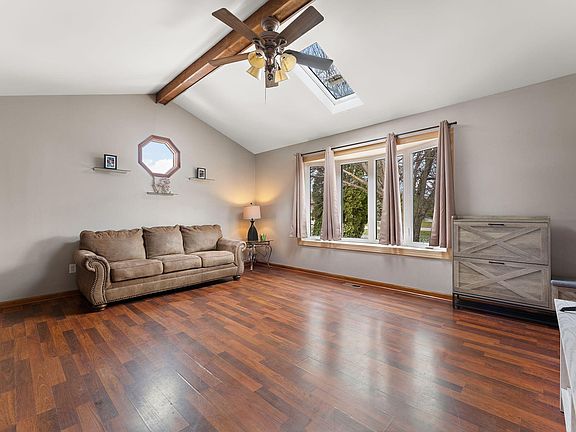 4th image of 292 Streamwood Dr