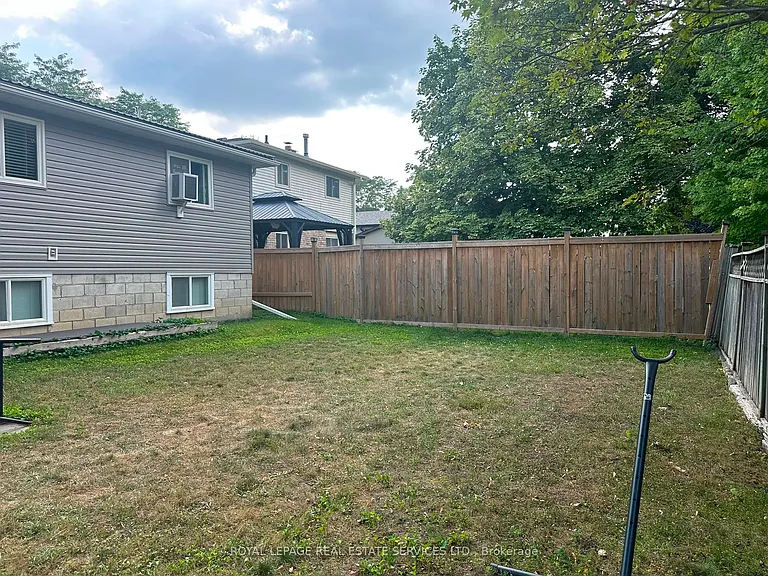 172 Queen St #UPPER — Photo 19