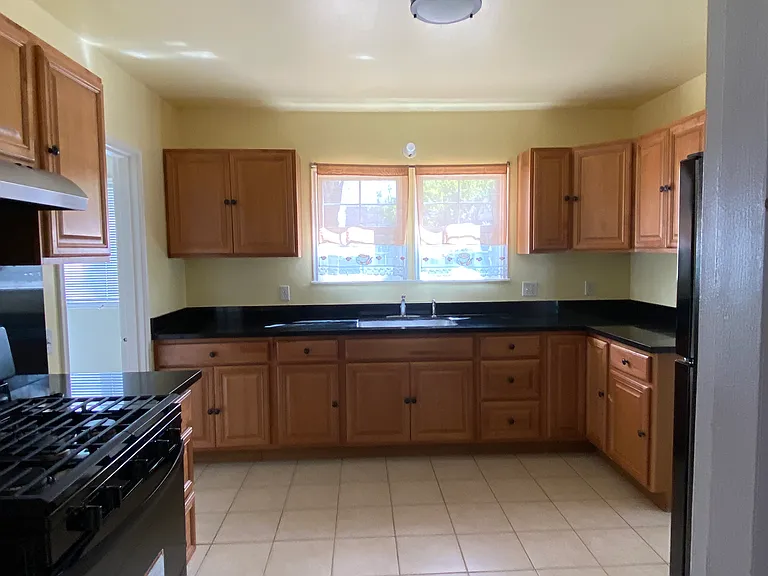 16 Eaton Ave — Photo 5