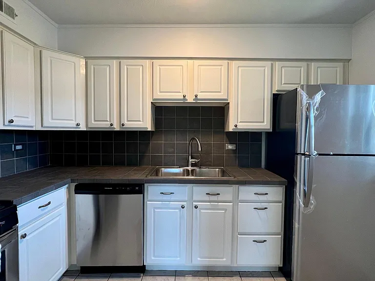 2610 Oakton St #9W — Photo 9