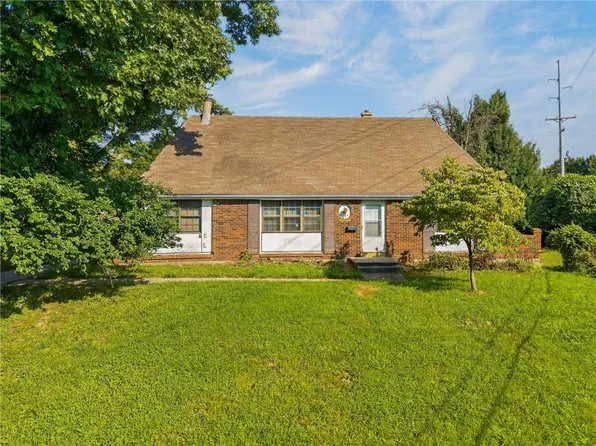 8204 NE 53rd St, Kansas City, MO 64119