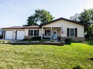 703 Glacial Ln, Kewaskum, WI 53040