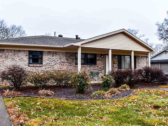 2nd image of 206 N Park Dr