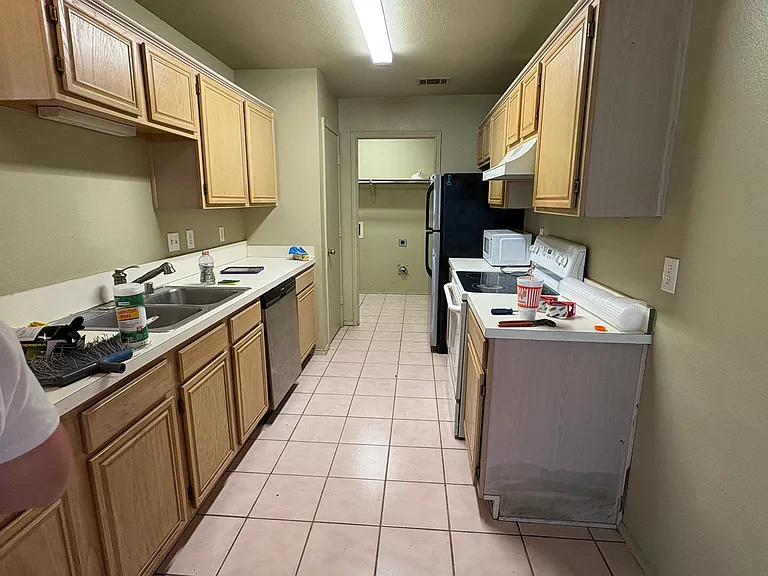 2224 Brookview Dr — Photo 10