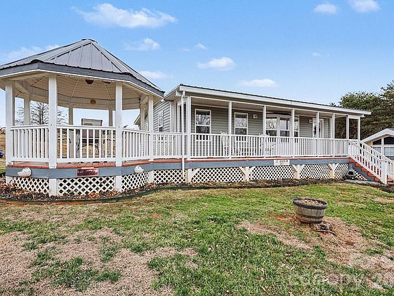 4th image of 121 Grand View Dr #202/202A