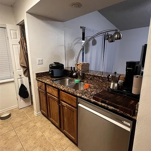 202 Riverbend Dr #204 — Photo 14