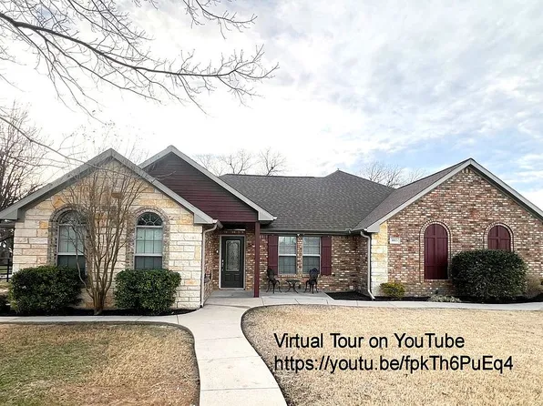 1015 Nortman Dr, Gainesville, TX 76240