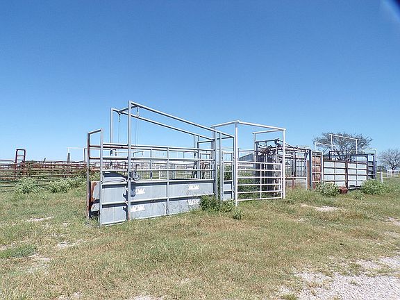 Chute & squeeze chute