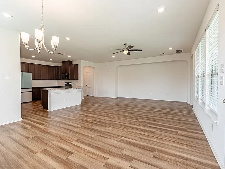 637 Landon Samuel Loop — Photo 4