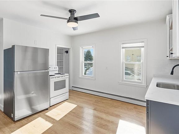 5th image of 25 Ingraham St