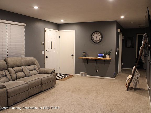 3rd image of 3221 Sunnylane