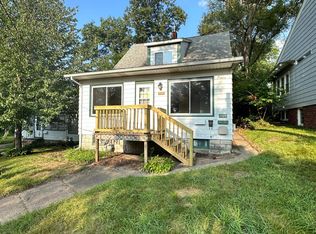 712 Riverside Dr, Waterloo, IA 50703