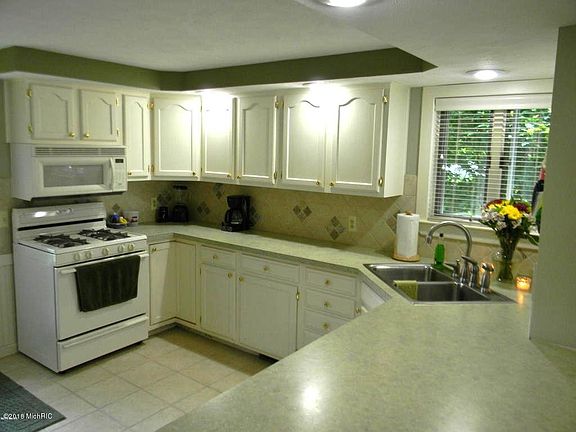 4th image of 11037 Birchpark Dr