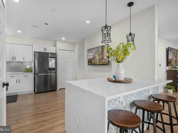 3709 S George Mason Dr APT 1714, Falls Church, VA 22041