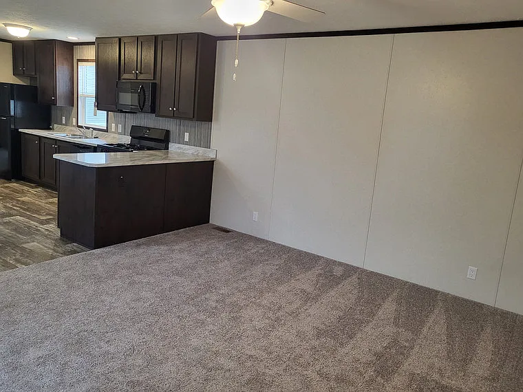 126 Elm Ave — Photo 2