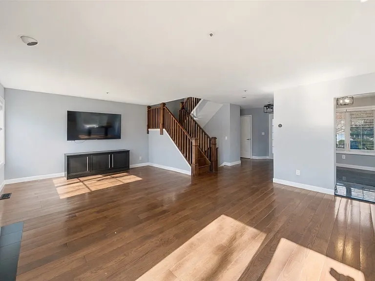42 Clarewood Dr — Photo 5