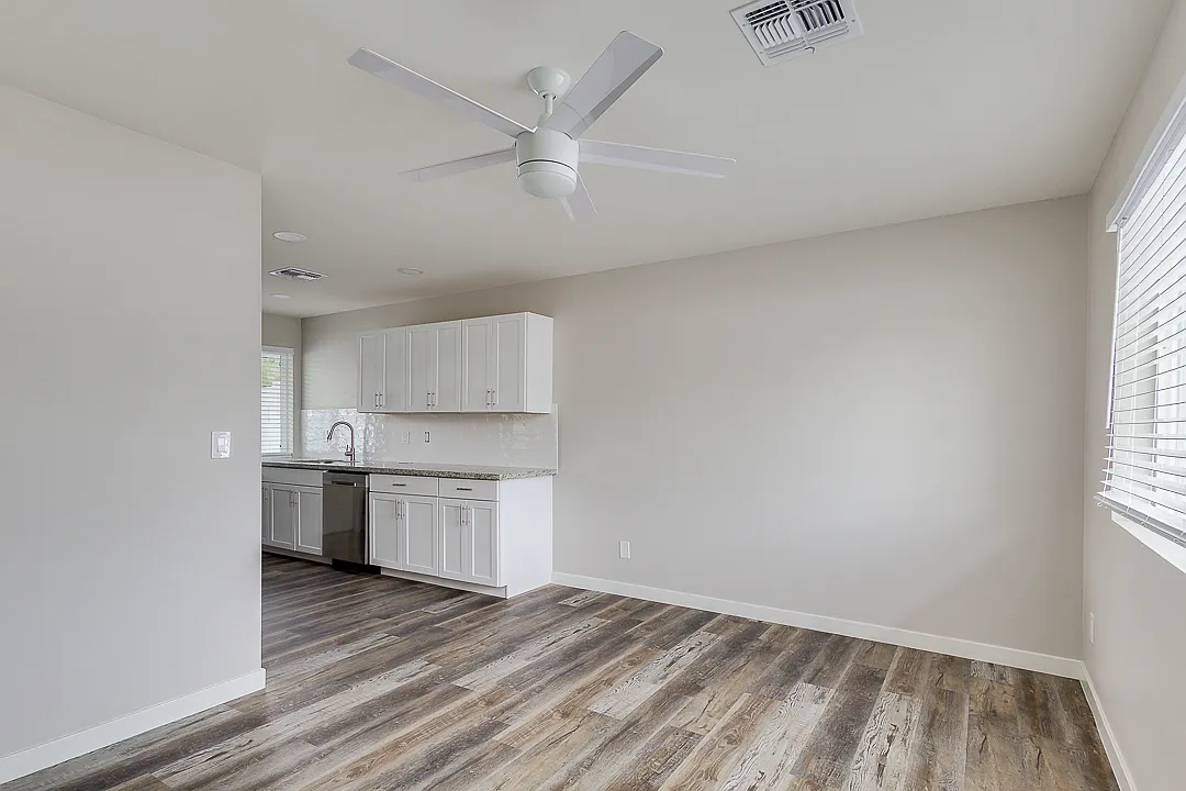 1 bed, 550 sqft, $1,200 — Photo 2