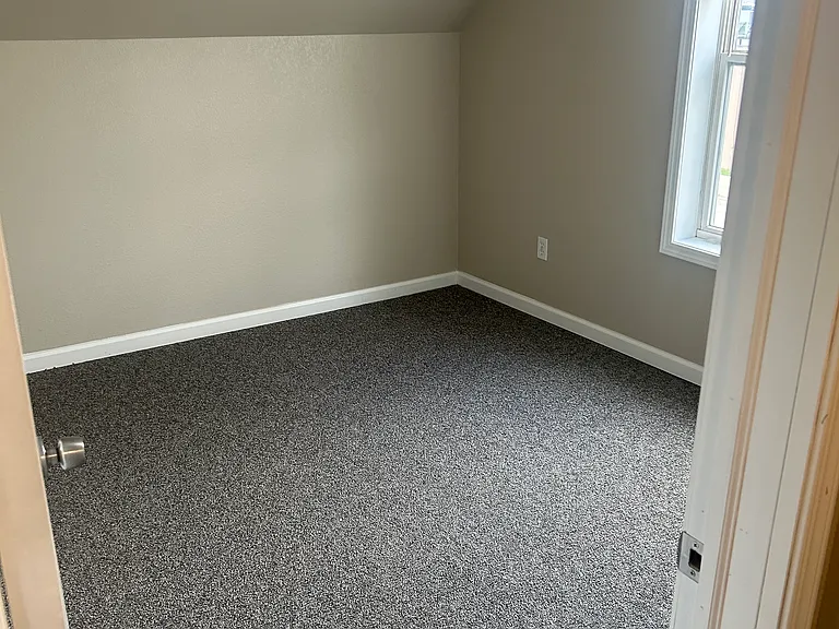 118 E River St — Photo 9