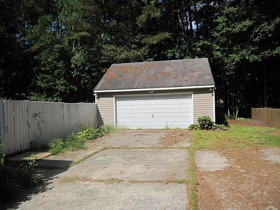 2nd image of 204 S Baywood Ln