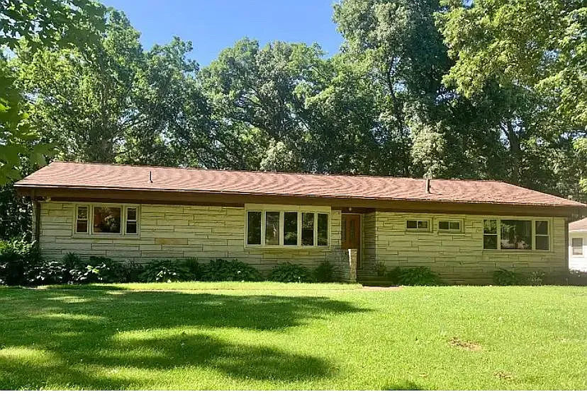 565 Forest Ln photo 1