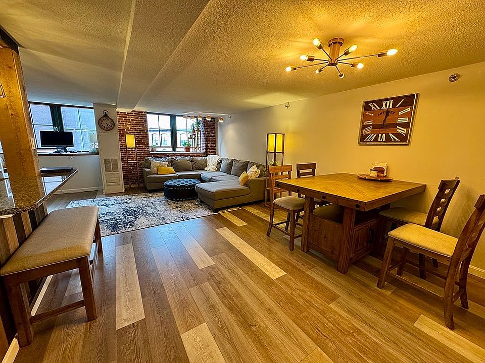 Dining/living room