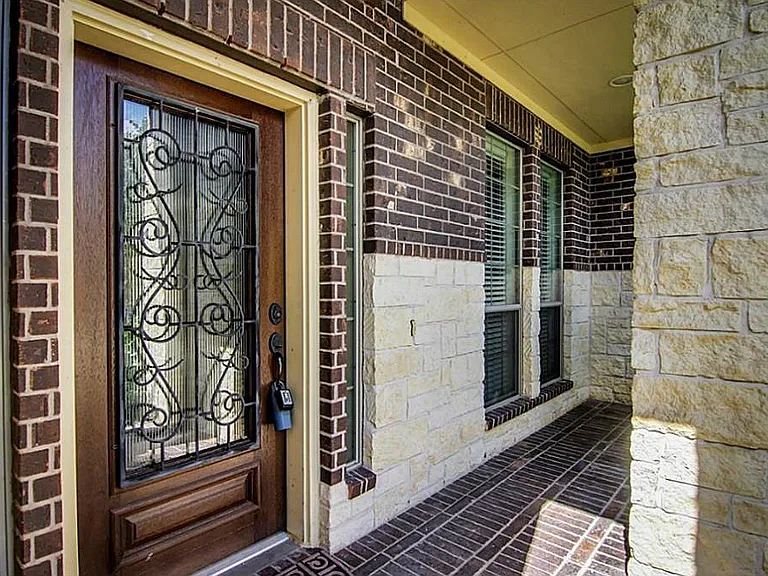 10207 White Pines Dr — Photo 3