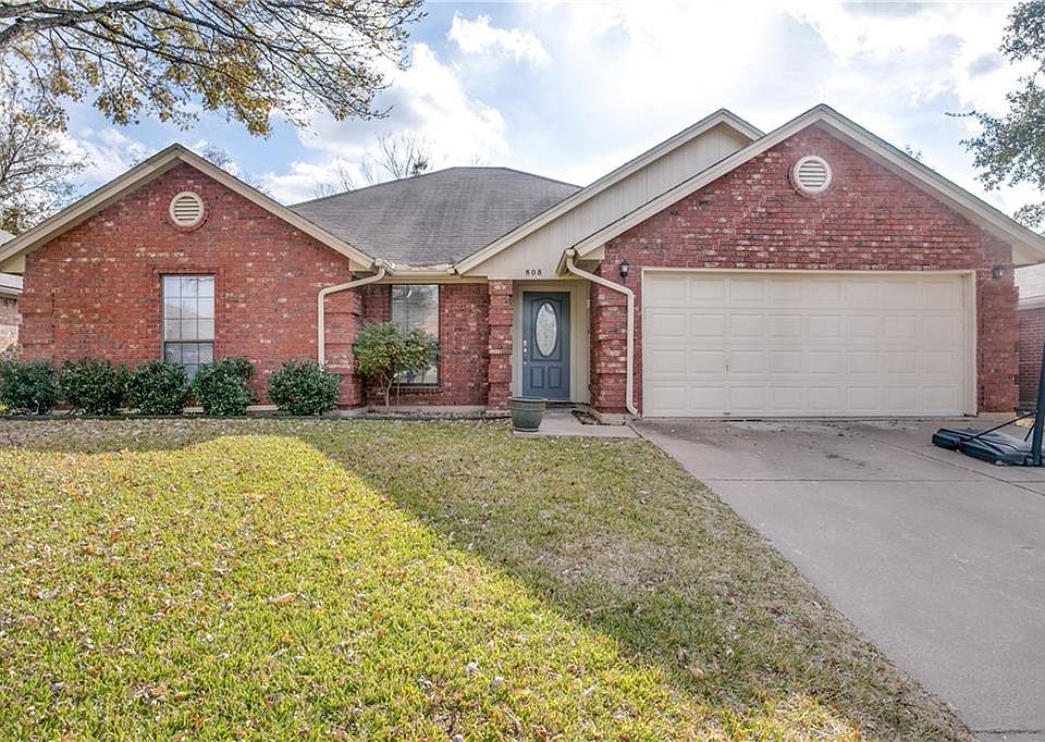 1st image of 808 Fondren Dr