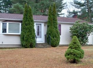 7 Acorn St, Coventry, RI 02816