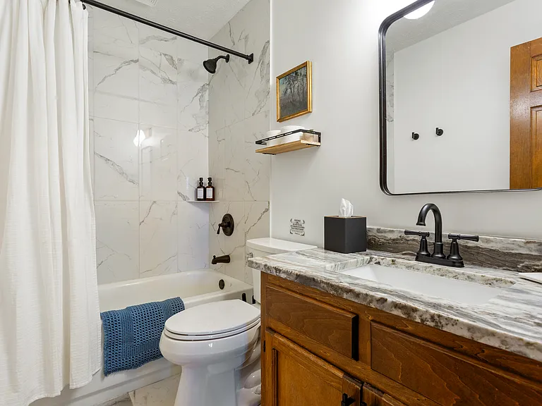 140 Nina Celeste Ln — Photo 24