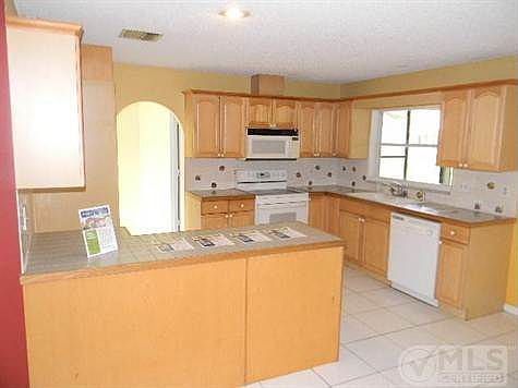 4th image of 2397 SE Aneci St
