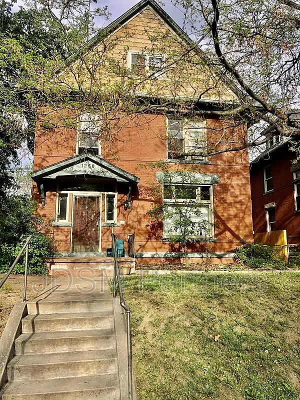 Building Photo - 1260 Vine St #2