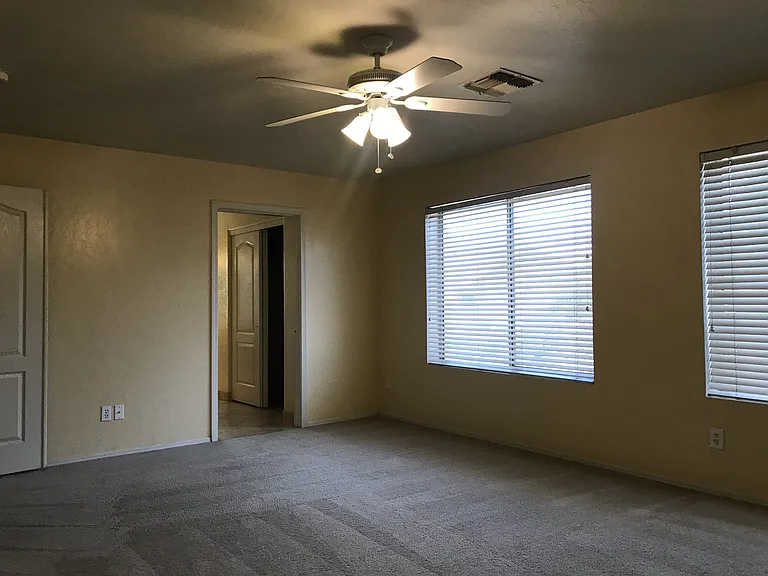1710 W Houston Ave — Photo 17
