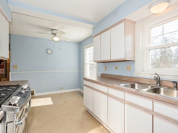 4th image of 213 W Potomac Ave