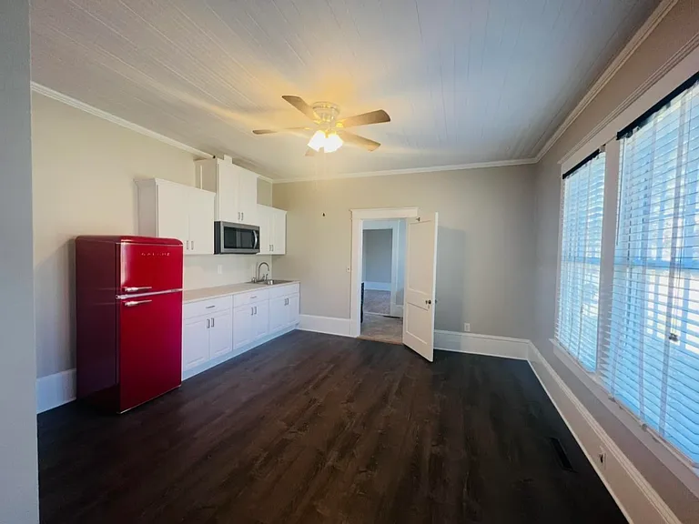 413 W James St — Photo 5