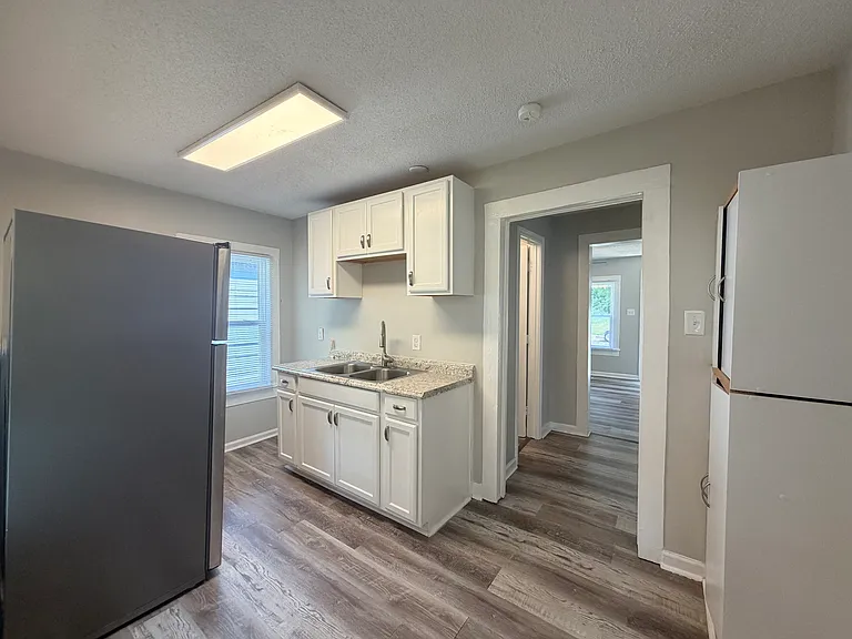 644 Gunn St — Photo 5