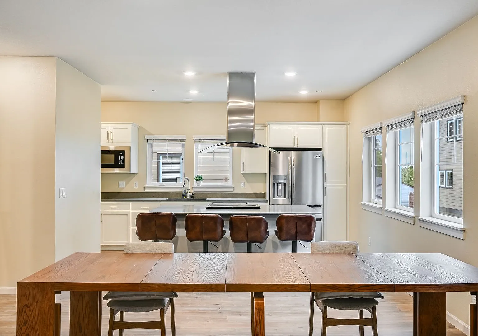 Spacious 3-Bed, 3.5-Bath Townhome in Happy Valley with Attached Garage! — Photo 2