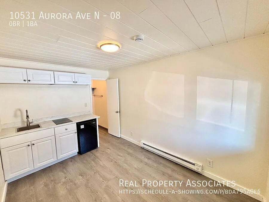 Minimalist Studio Near Green Lake! **Parking Available — Photo 2
