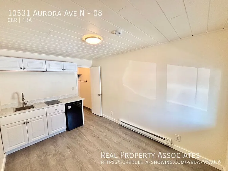 10531 Aurora Ave N #8 — Photo 2