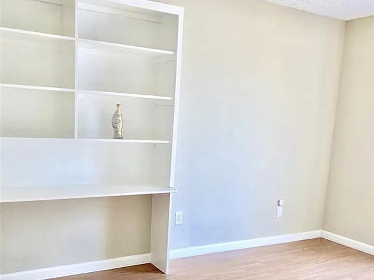 6327 Lynkat Ln — Photo 23
