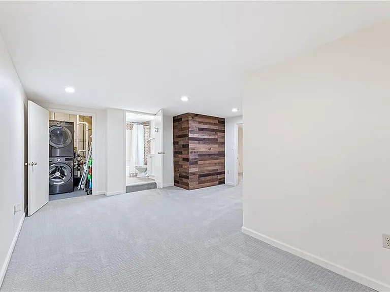 908 Lenox Hill Ct NE — Photo 17