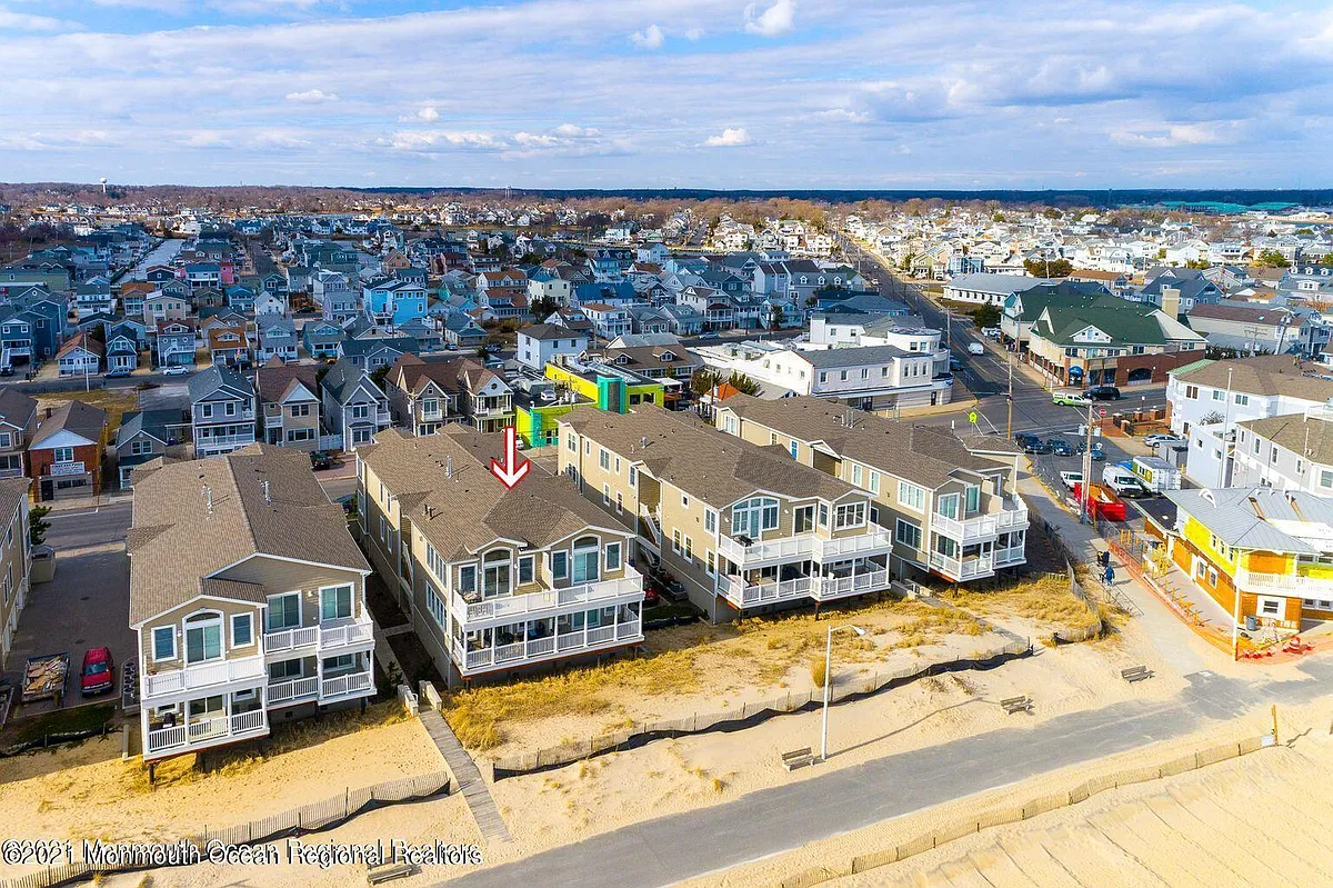 Building Photo - 221 Beachfront #1