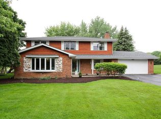 152 S Ela Rd, Barrington, IL 60010