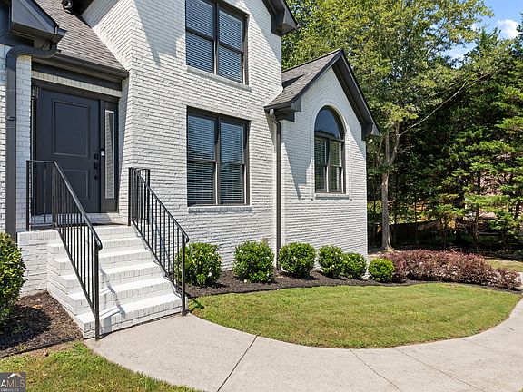 3rd image of 1208 Commonwealth Ave SW