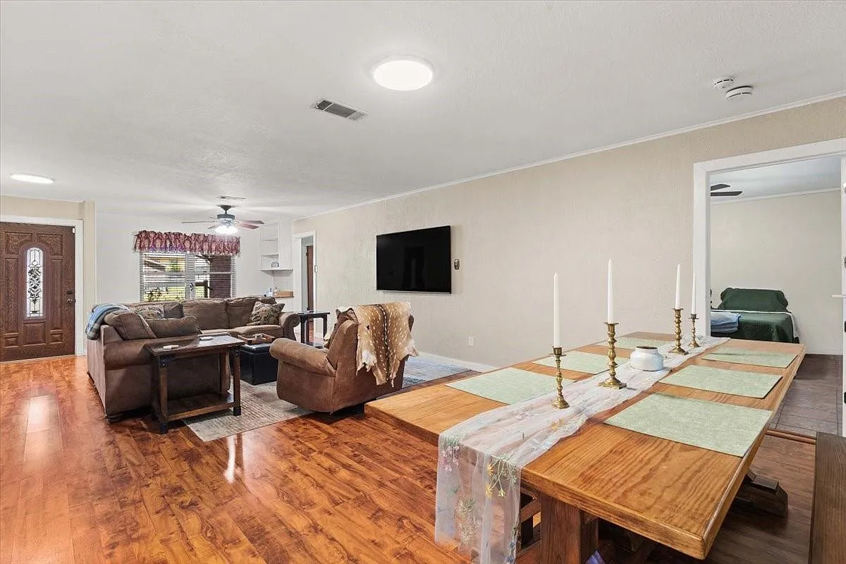 3 bed, 1.5 bath, 1528 sqft, $2,500 — Photo 3