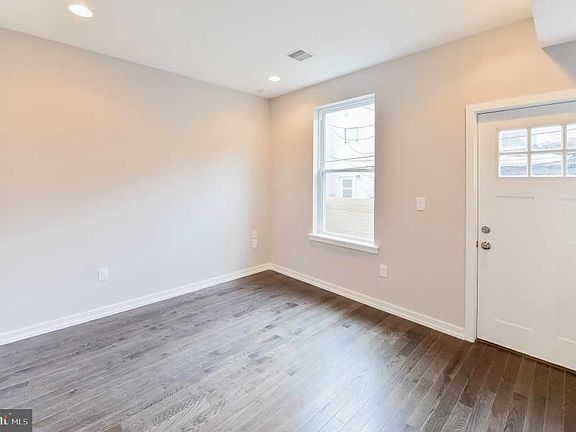 4th image of 634 Hoffman St