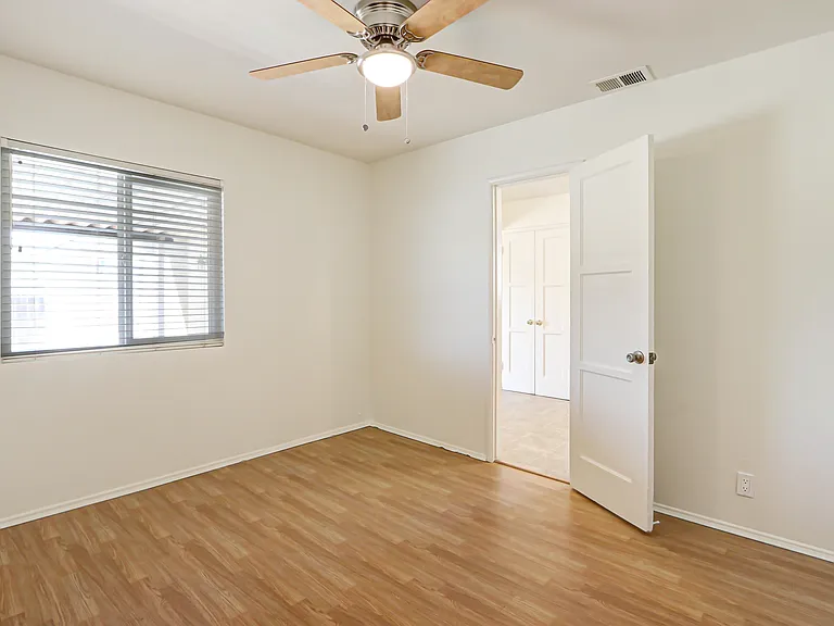 677 N Tulare Way — Photo 7