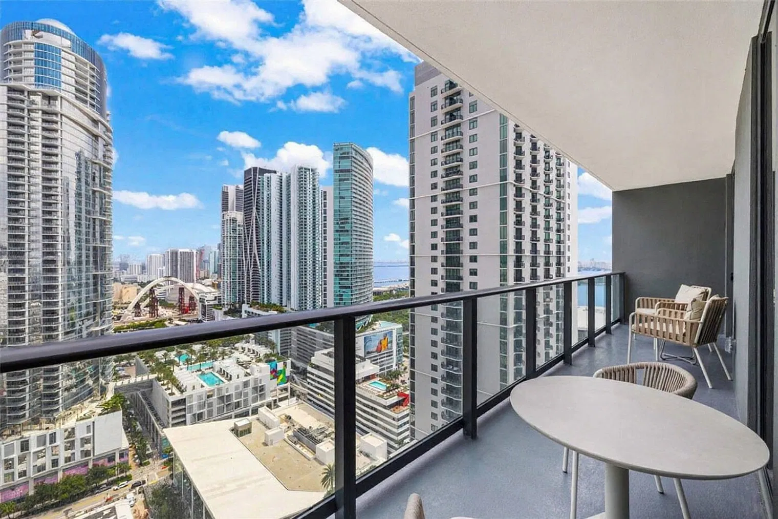 2 bed, 2.0 bath, 14638 sqft, $10,988 — Photo 4