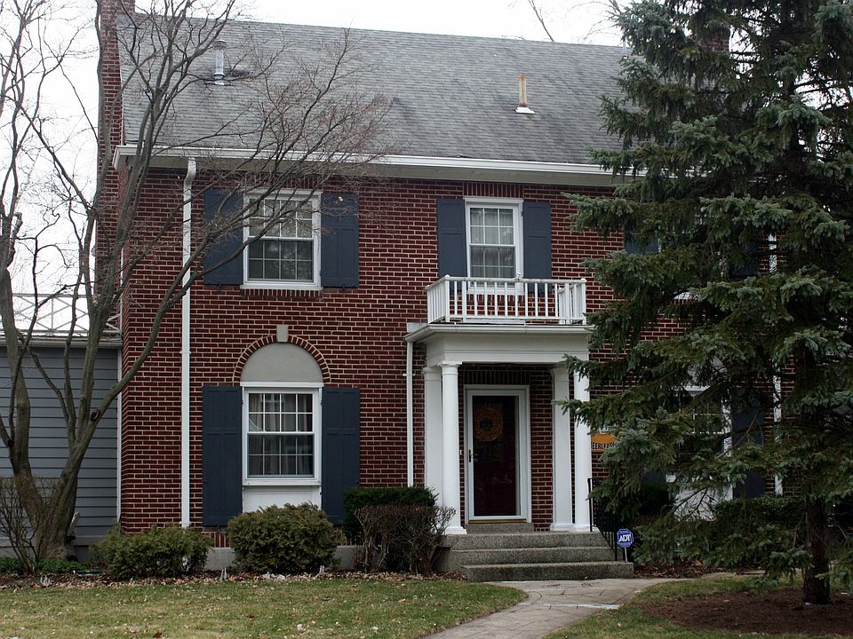 1st image of 300 E Dixon Ave