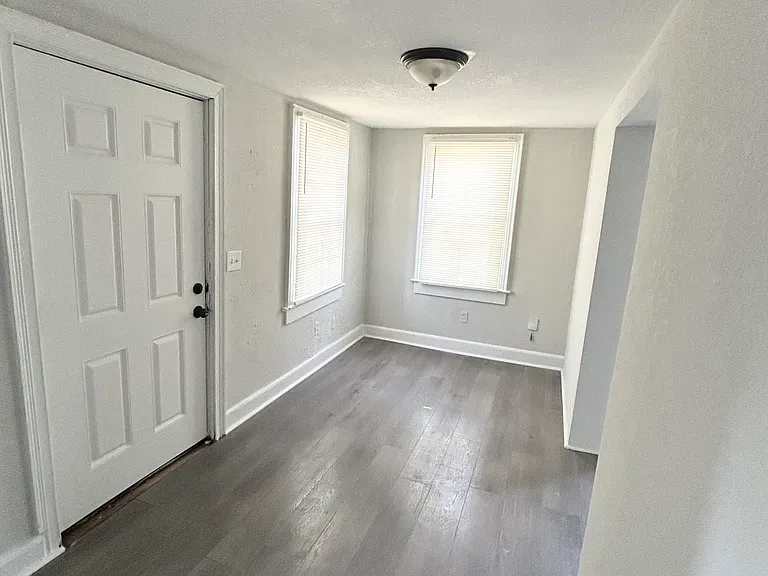 3725 Stuart St — Photo 5